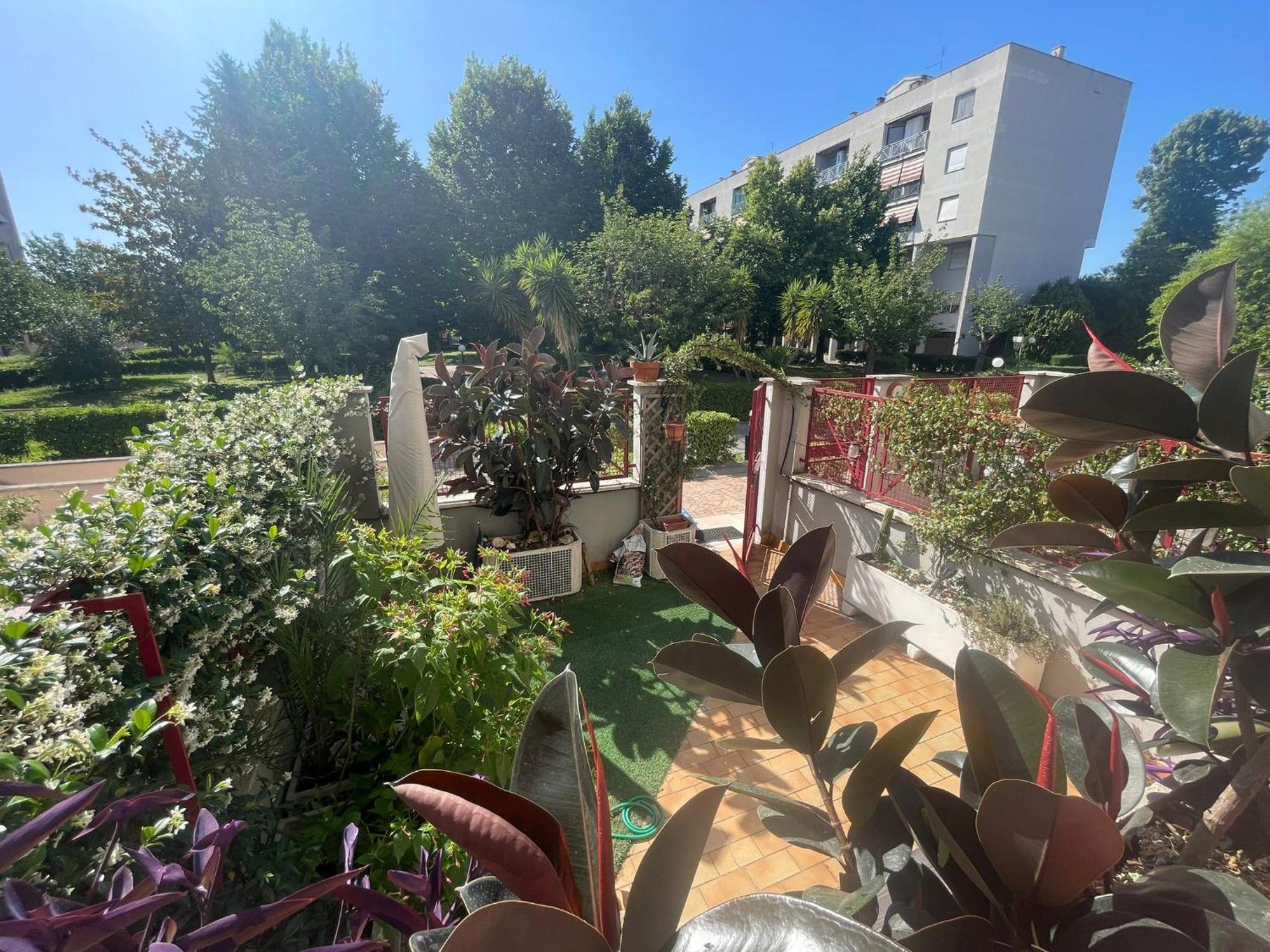 Intero Appartamento Con Giardino E Parcheggio Roma Exterior foto